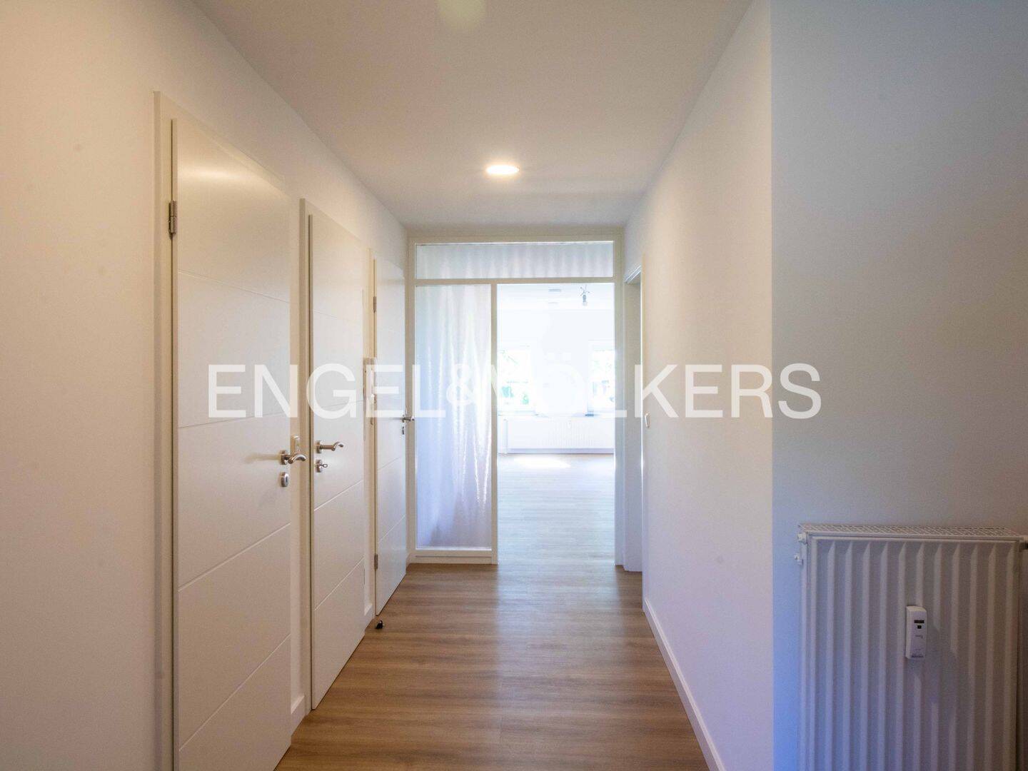 Großzügige 4-Zimmer-Dachgeschosswohnung mit Loggia und Blick ins Grüne – Riede – Vorschaubild 4