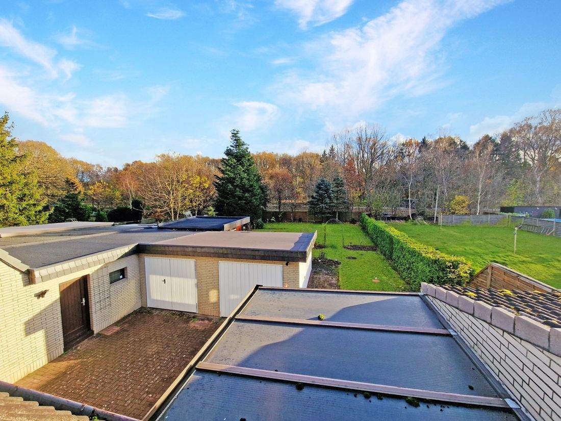 gepflegtes und modernisiertes Wohnhaus mit Garagen und einem schönem Grundstück – Neumünster – Bild 1 von 9