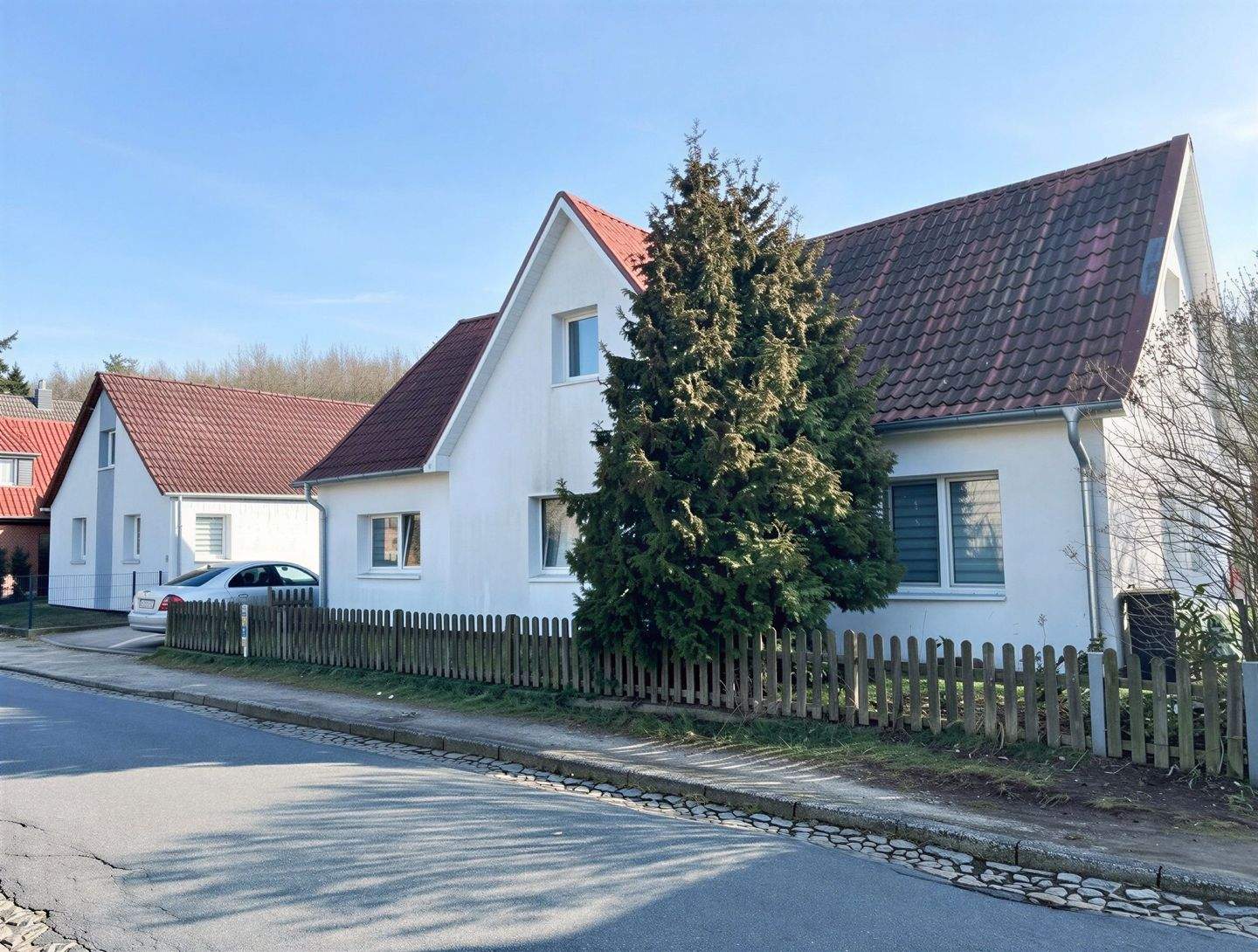 Zwei Häuser, sechs Wohneinheiten, vielfältige Möglichkeiten – Ratzeburg – Bild 1 von 6