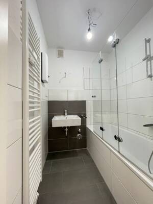 *Balkonwohnung*modernisiert*Wannenbad*gedämmtes Haus*ruhige Lage* – 45359 Essen – Vorschaubild 5