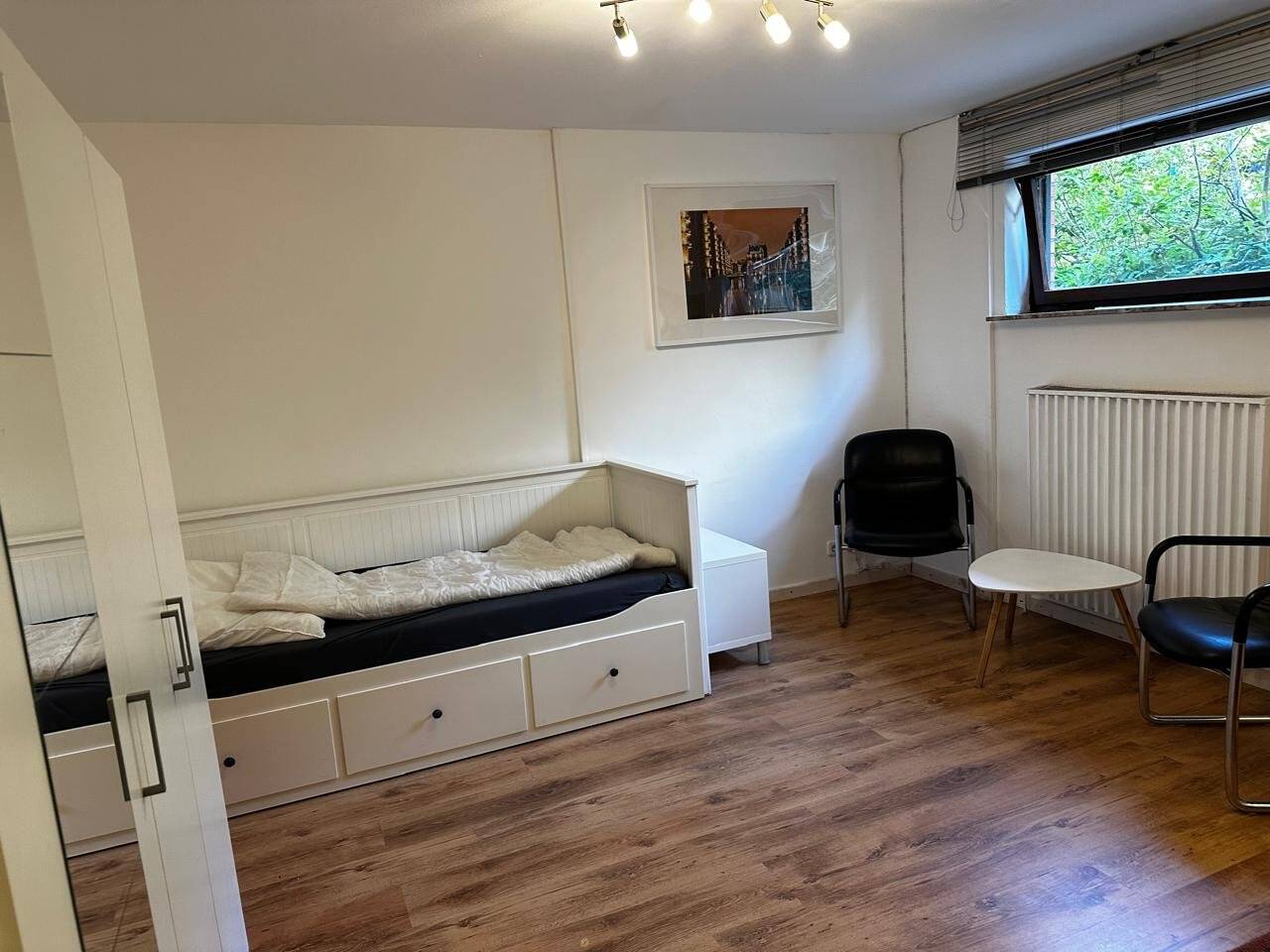 Souterrain-Zimmer in einer Wohngemeinschaft in Hamburg, in der Nähe des Hagenbecks Tierpark – Hamburg – Bild 1 von 3