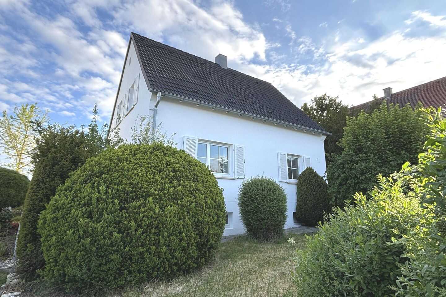 Freistehendes EFH mit sonnigem Garten in attraktiver Lage, renoviert, sofort beziehbar – Stuttgart – Vorschaubild 3