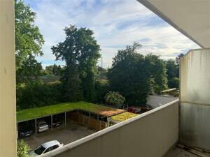 Helle 3-Zimmer-Wohnung mit 2 Balkonen, Einbauküche und Wannenbad in Schwachhhausen nahe Gete – 28211 Bremen – Vorschaubild 3