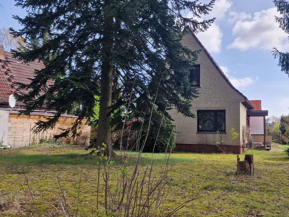 Erbpacht. Hauchen Sie diesem kleinen Haus mit Erweiterungsmöglichkeiten neues Leben ein! – 22045 Hamburg – Bild 1 von 9