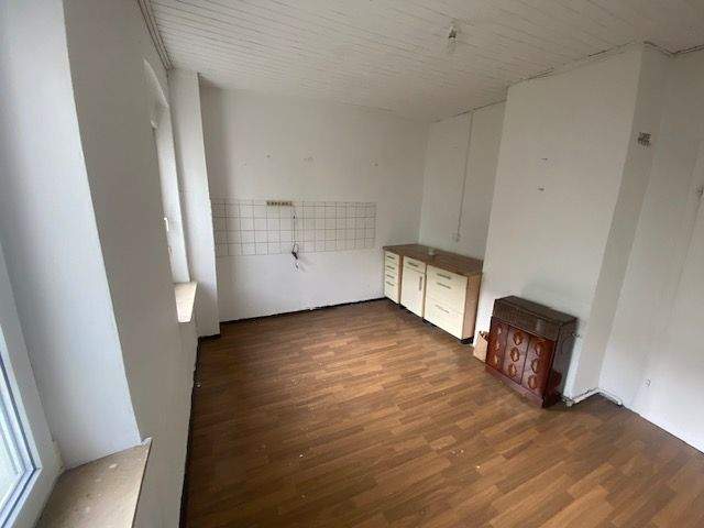 Apartment, Büro, Hobbyräume oder Gewerbe mit 2 Zimmern sowie separates WC mit Dusche im Erdgeschoss eines MFH – Nürnberg – Vorschaubild 3