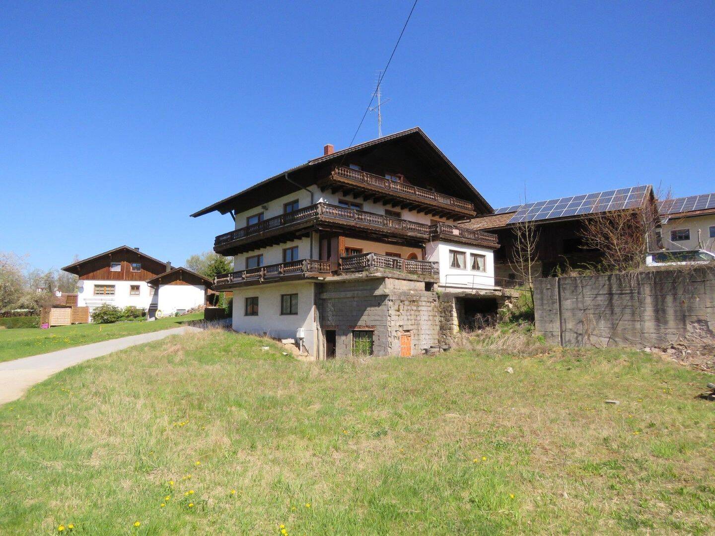 Landhaus mit ELW und ehem. Turbinenhaus in absolut ruhiger Dorfrandlage mit Aussicht ins Zellertal Nähe Arnbruck – Arnbruck – Vorschaubild 2