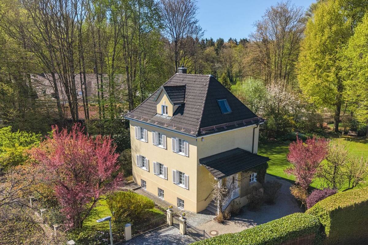 Traumhaftes Zuhause. Zeitlose Eleganz & außergewöhnliches Baurecht vereint. – 81479 München – Bild 1 von 9