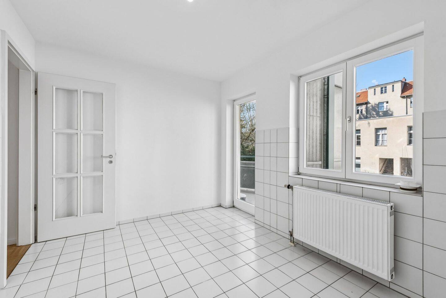 Bezugsfreie und renovierte Wohnung mit Balkon - unkompliziert zur 3-Zimmer-Wohnung umbaubar – Berlin – Vorschaubild 5