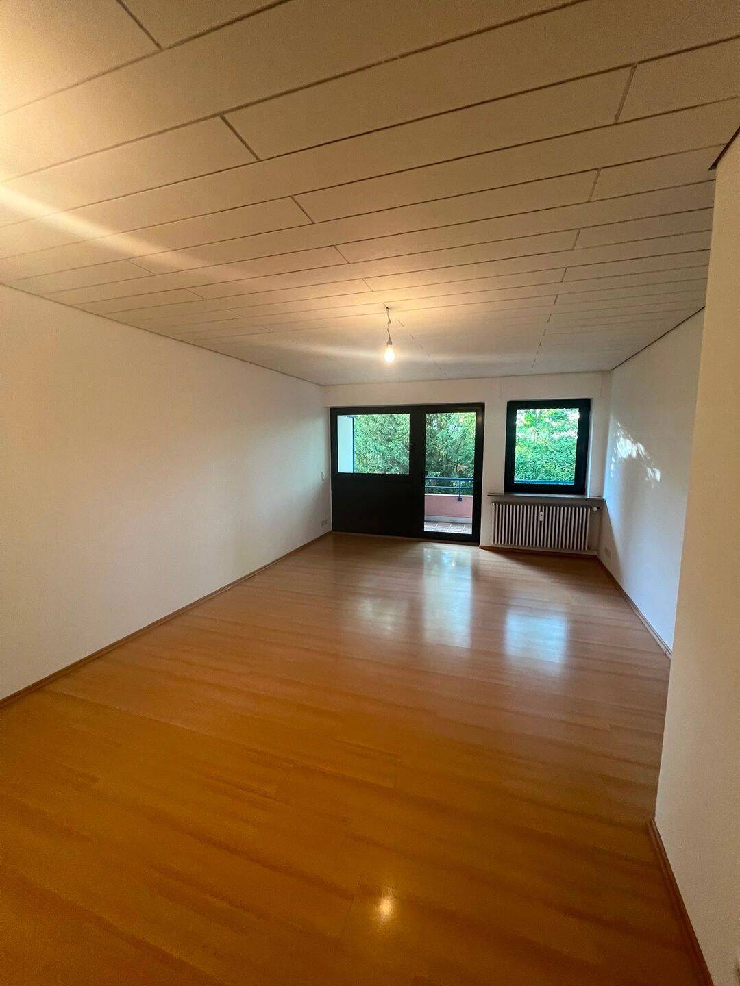 Erstbezug nach Sanierung | Moderne 2-Zimmer-Wohnung mit 2 Balkonen, EBK & Stellplatz in Pforzheim