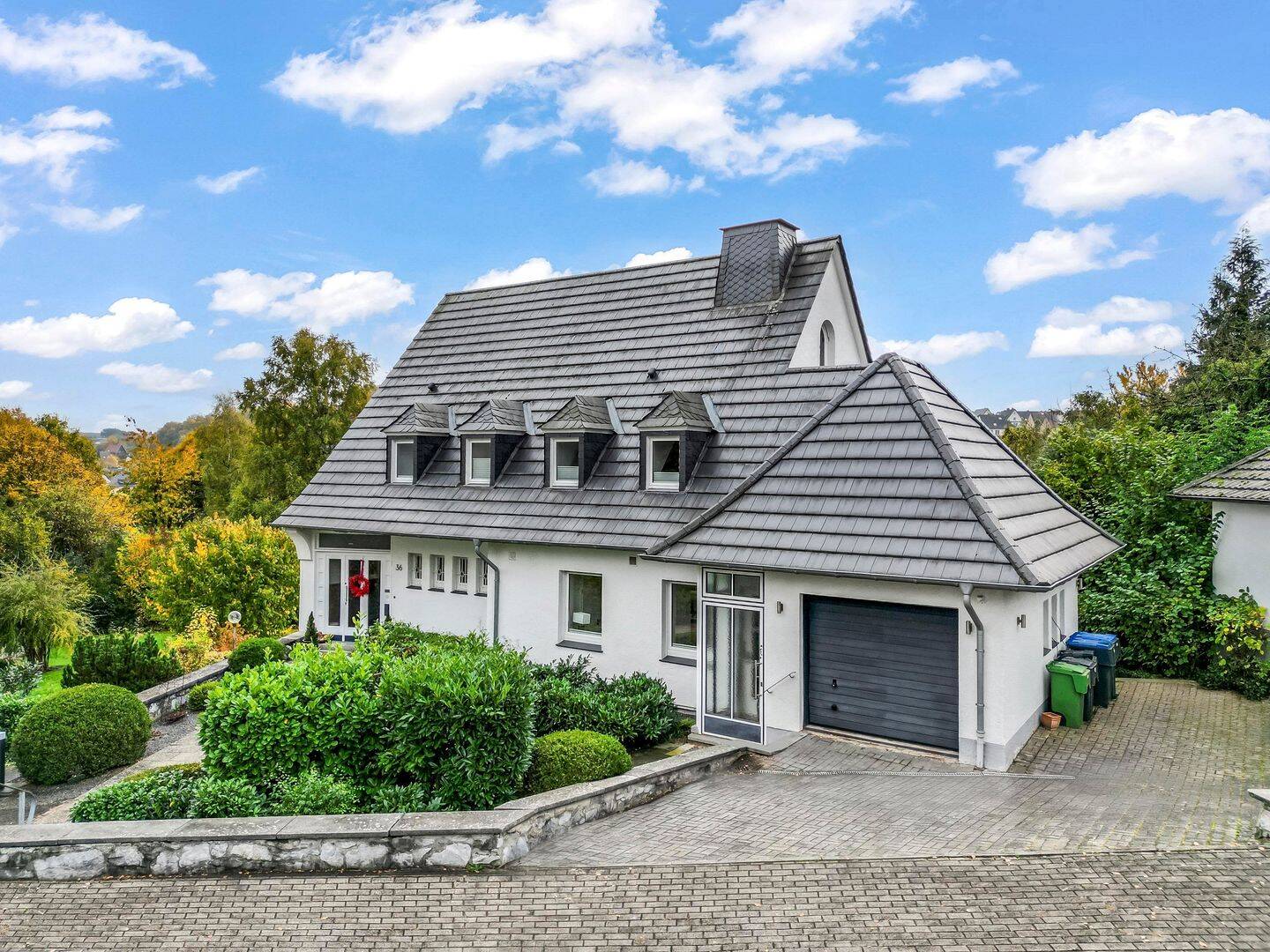 *Provisionsfrei* Viel Platz, flexible Nutzung - Haus mit Einliegerwohnung am Schorenweg (nicht mehr vermietet) – Warstein – Bild 1 von 9