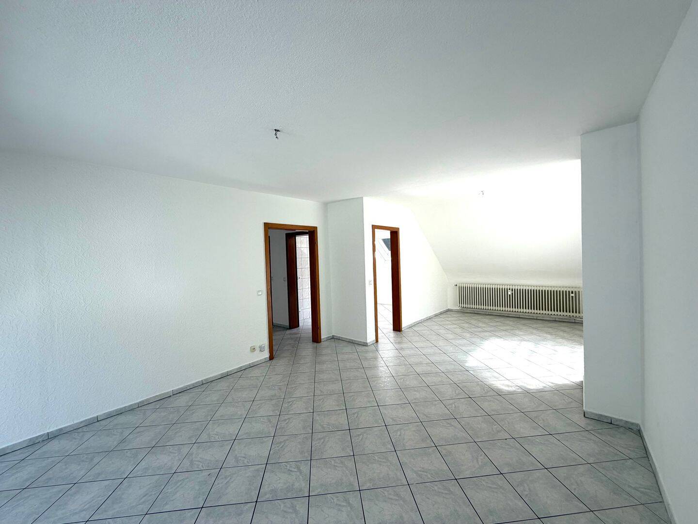 Schöne Dachgeschosswohnung im Grumbachtalweg – Saarbrücken – Vorschaubild 3