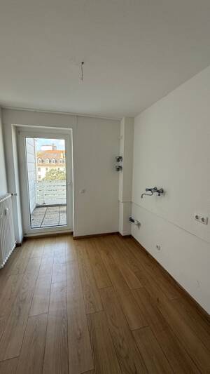 Renovierte 3-Zimmer-Wohnung mit Balkon und TG-Stellplatz – 47198 Duisburg – Vorschaubild 4