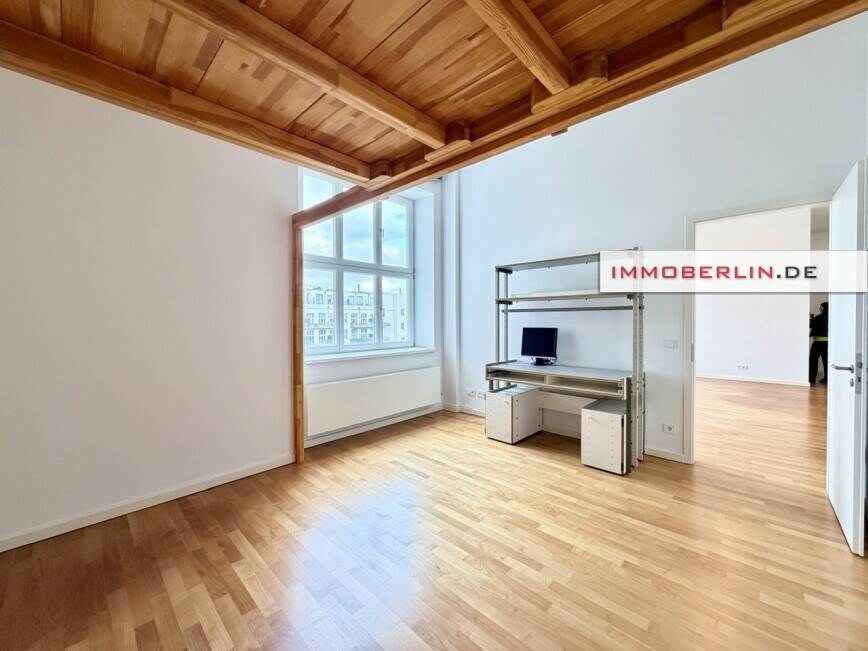 IMMOBERLIN.DE - Toplage im Baudenkmal! Kernsaniertes Loft mit Pkw-Stellplatz – Berlin – Bild 1 von 9