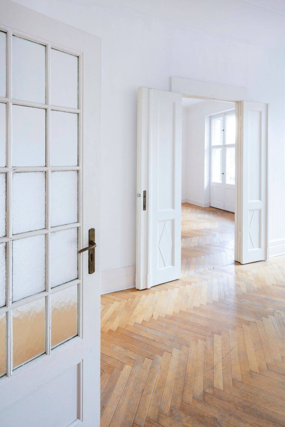 Kapitalanlage in Wilmersdorf | Klassische 5-Zimmer-Altbauwohnung mit Balkon & Loggia (vermietet)! – Berlin – Bild 1 von 9