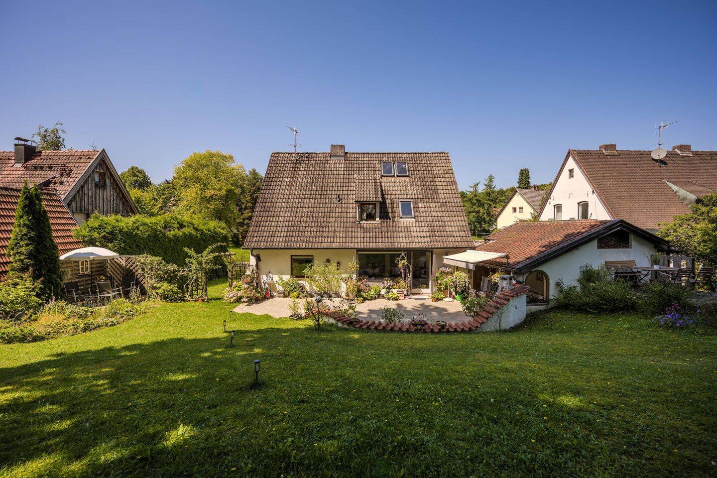 Charmantes Einfamilienhaus mit idyllischem Garten – Starnberg – Bild 1 von 8