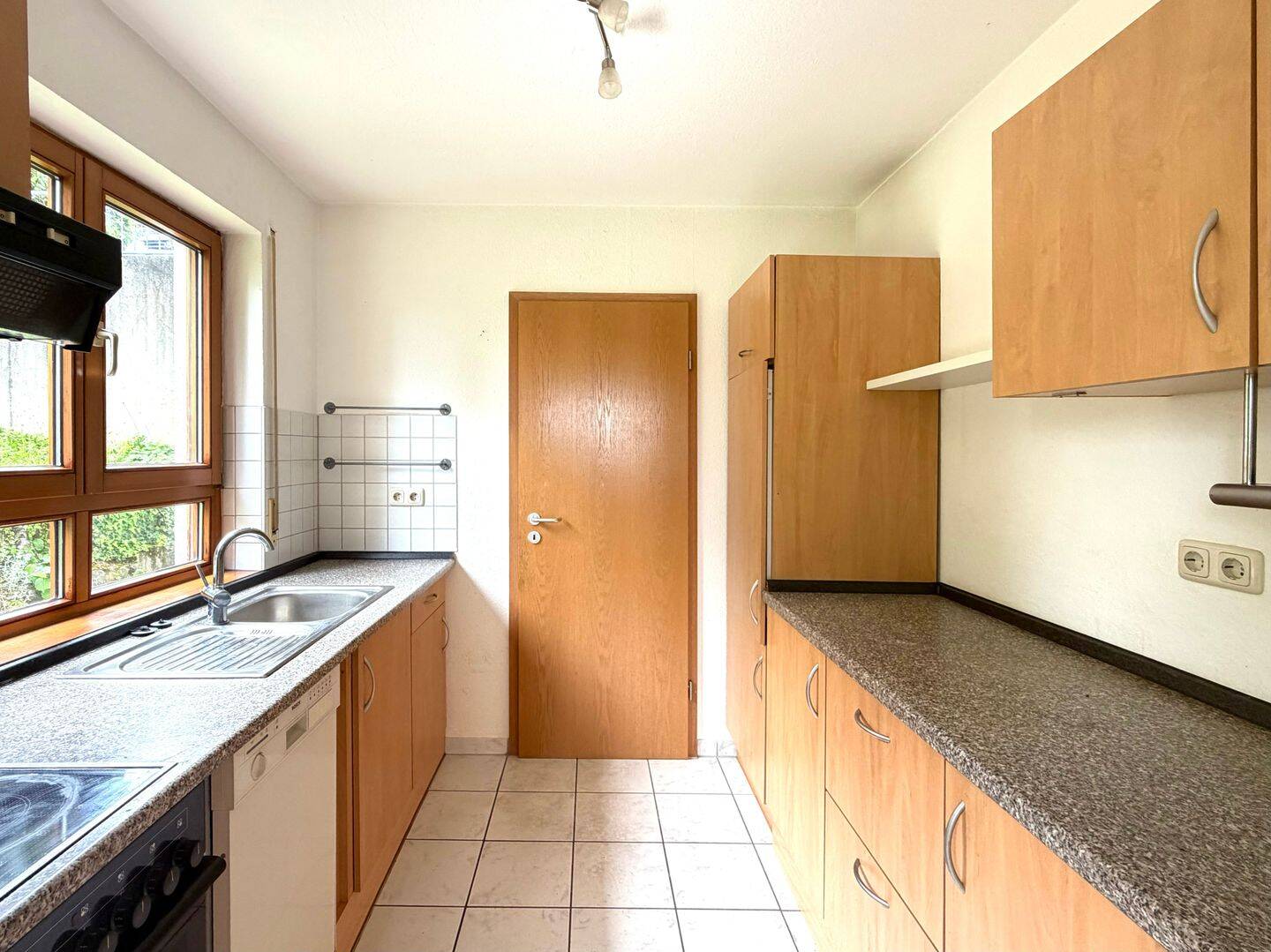 Charmante 2,5-Zimmer-Eigentumswohnung mit Terrasse und Stellplatz in Tauberbischofsheim – Tauberbischofsheim – Vorschaubild 9