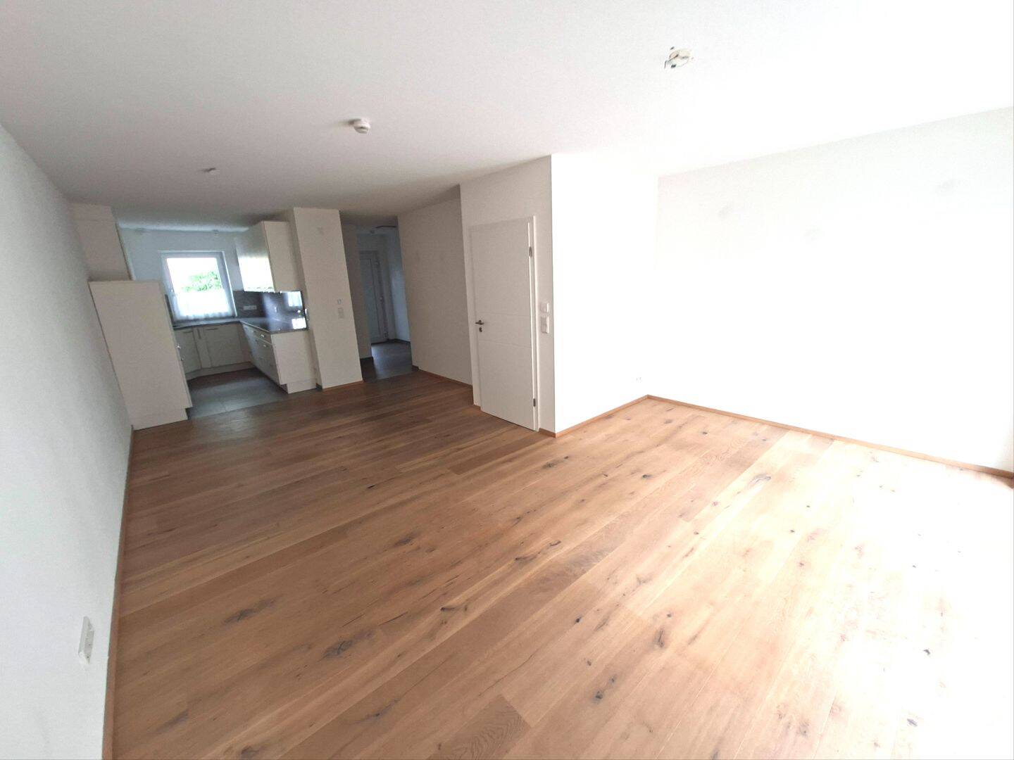 Familienfreundliches 5-Zimmer-Reihenhaus mit Dachterrasse und Hobbyraum – München – Vorschaubild 3