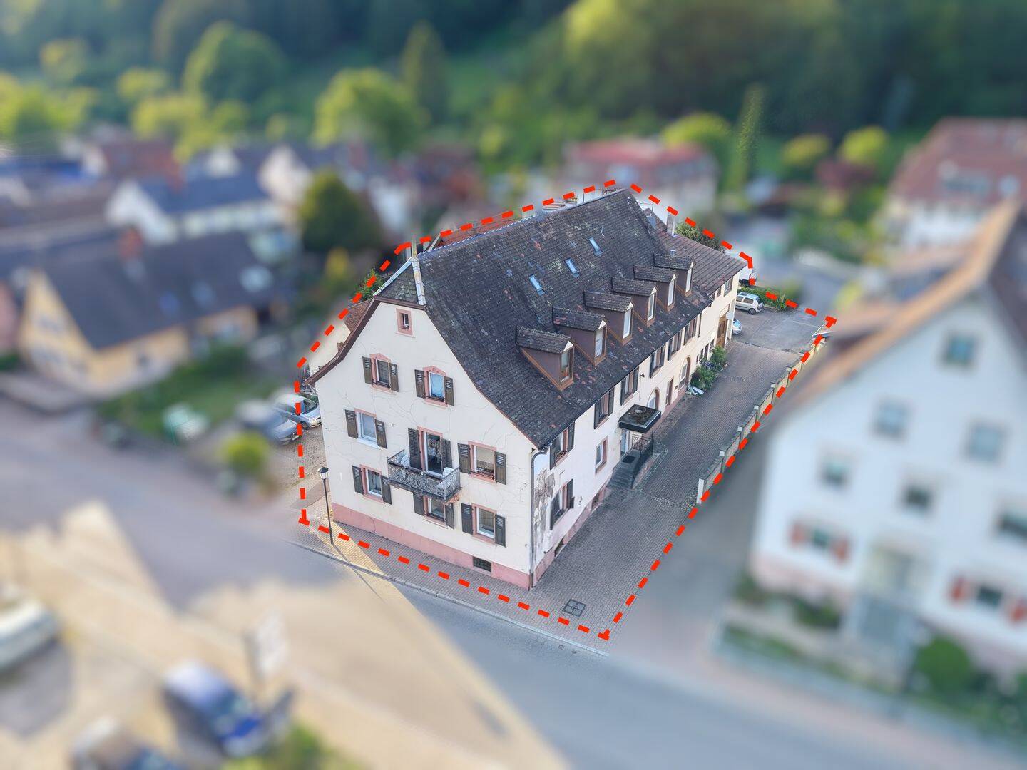 Top-Kapitalanlage in Badenweiler: Historisches MFH mit 11 Wohneinheiten – Badenweiler – Vorschaubild 2