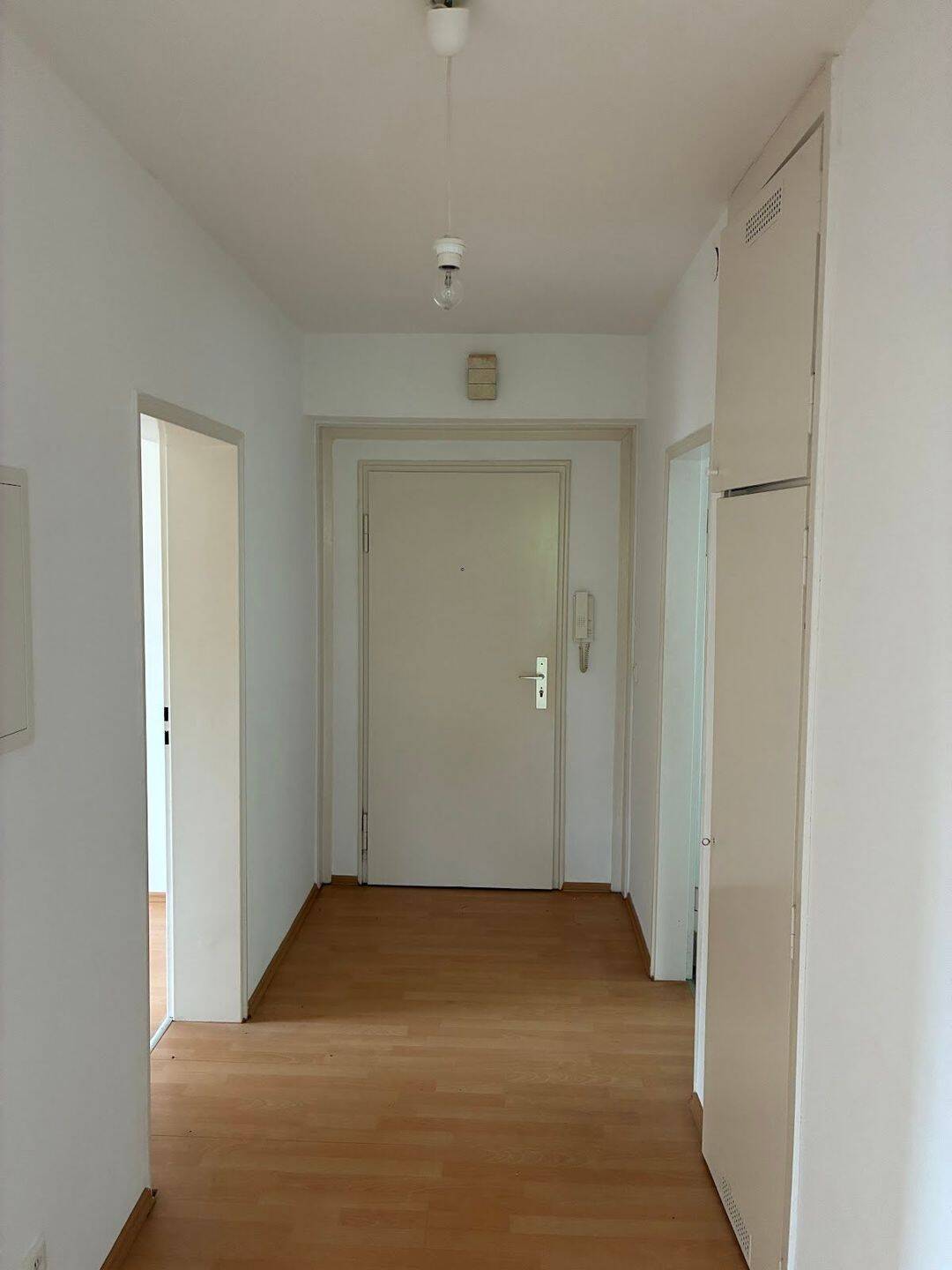 Zentral. Hell. Bezugsfertig - 3 Zimmer mit Balkon im Herzen der Stadt – Salzgitter – Vorschaubild 2