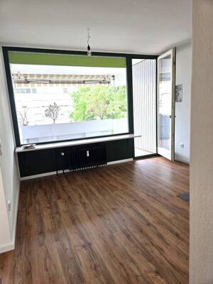 Helle, neu renovierte 2-Zimmer Wohnung mit Balkon und Tiefgarage – 90763 Fürth – Vorschaubild 2