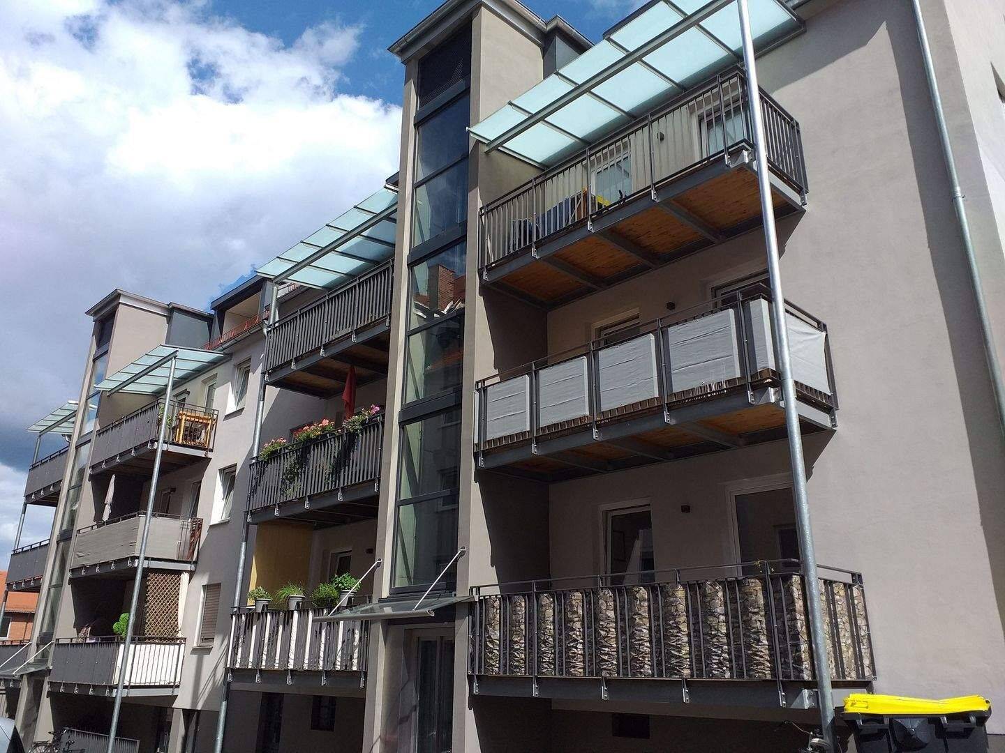Nürnberg Lorenzer Altstadt: in 2019 kernsanierte 2-Zimmerwohnung, Parkett, Einbauküche, großer Balkon; verfügbar zum 10.09.2026