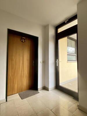von privat - 12 qm Südbalkon, ruhige Innenhoflage, 50 m zur U-Bahn – 81739 München – Vorschaubild 6
