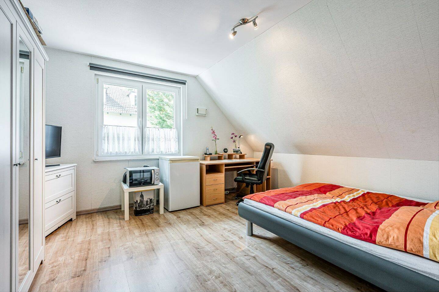 Modernes Einfamilienhaus mit Pool, Wellnessbereich, 168 m² Nebengebäude und Zugang zur Nuthe – Potsdam – Vorschaubild 8