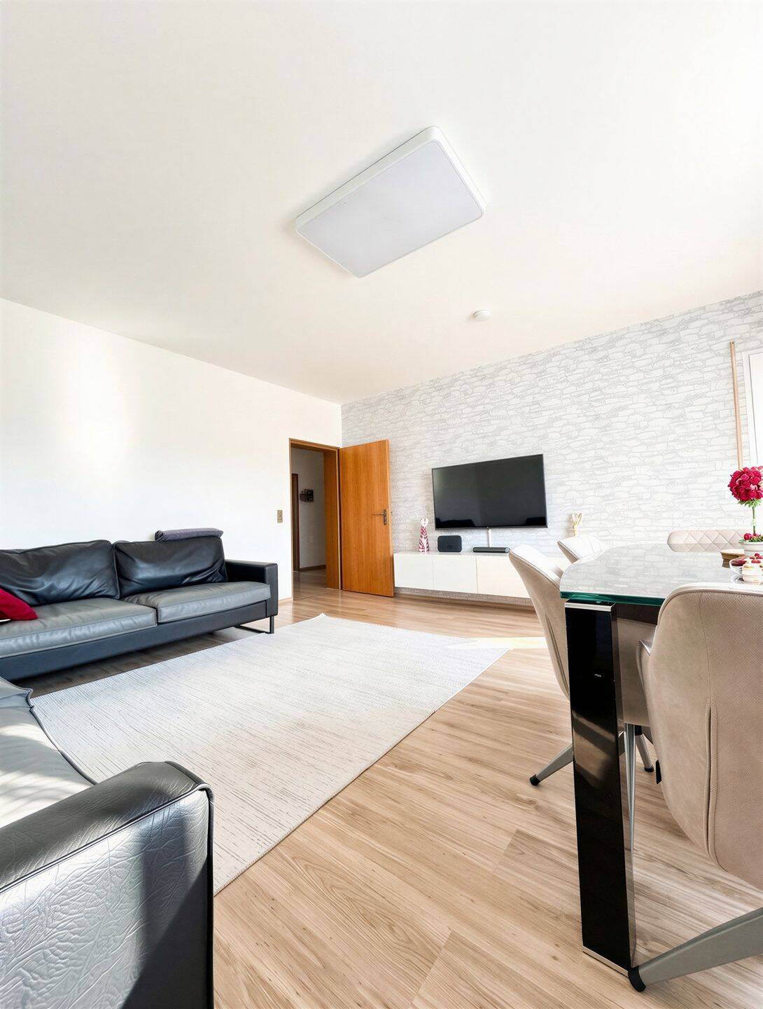 3-Zimmer-Wohnung mit Balkon und Stellplatz - solide Kapitalanlage in Wiesbaden – Wiesbaden – Vorschaubild 4
