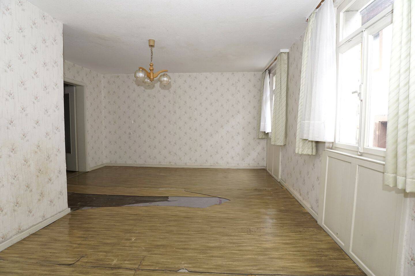 Charmantes kleines Reihenmittelhaus, sanierungsbedarf. – Lambrecht – Vorschaubild 5