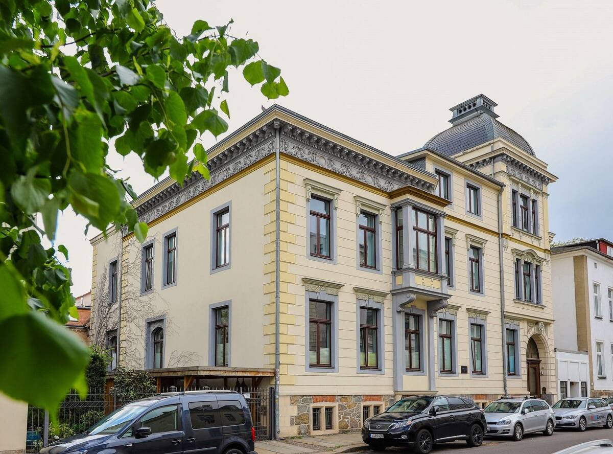 Für Selbstnutzer: 5 Zimmer, Küche, Bad, GWC, Denkmal im Waldstraßenviertel, 300 m zum Rosental – 4105 Leipzig – Bild 1 von 9