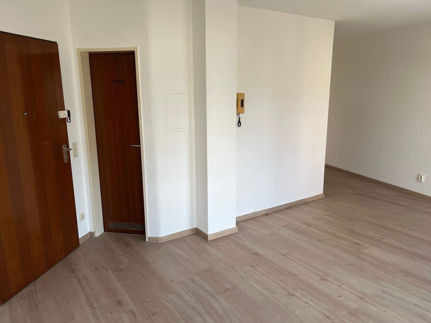 Gemütliche und helle 1 Zimmer-Wohnung mit Pantry-Küche, Duschbad, 1. OG - in der Nähe des Nordklinikums – Nürnberg – Vorschaubild 5