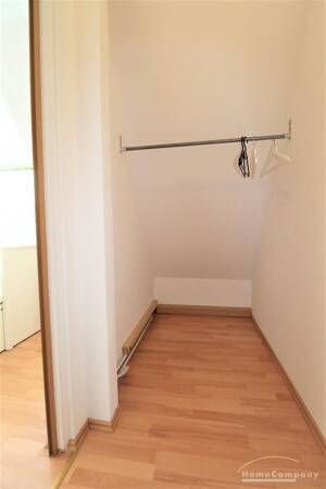 20877 HomeCompany Dresden Möbliert/Furnished 2-Zimmer Dachgeschosswohnung in Dresden-Dölzschen max. 2 Personen – 1187 Dresden – Vorschaubild 6