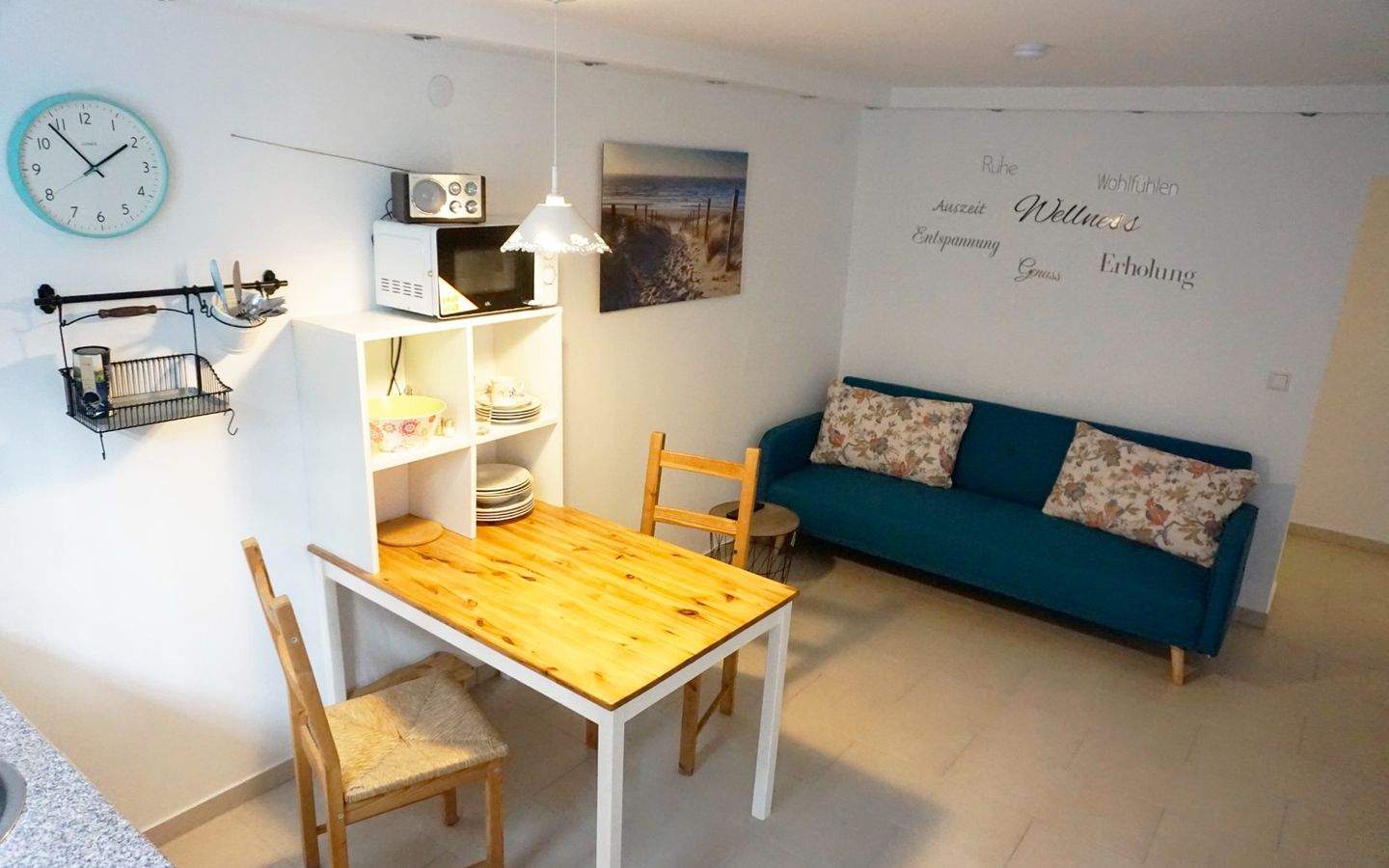 2-Zimmerwohnung mit WLAN, TV, Radio,  Küchenzeile, Dusche/WC, separates Schlafzimmer, Wohnzimmer, W