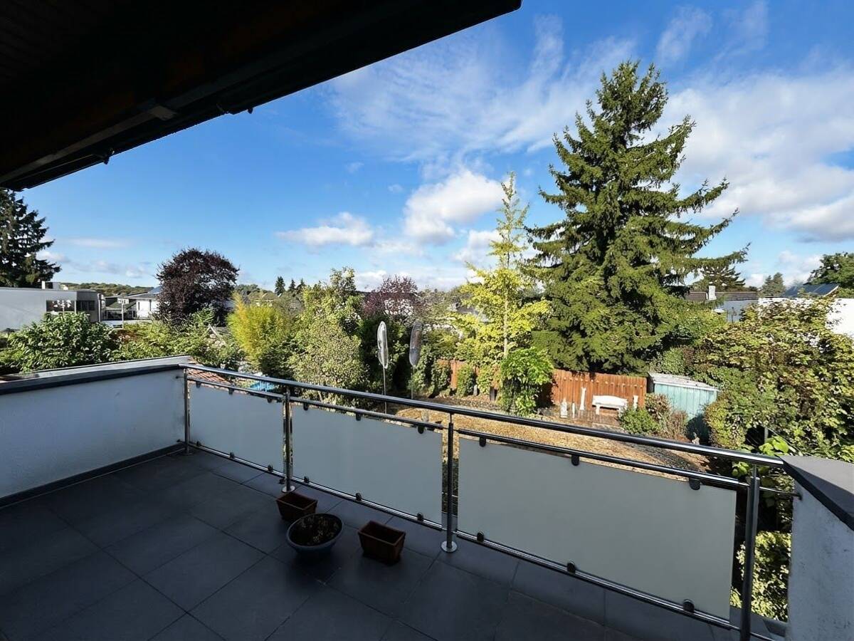 Helle 2-Zimmer-Wohnung mit Balkon und Stellplatz in gepflegtem Zweiparteienhaus in Köln-Vogelsang – 50829 Köln – Bild 1 von 9
