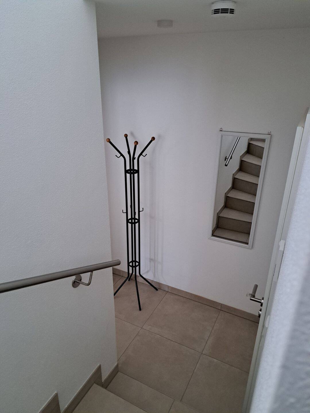 Möblierte 2 Zimmer, Maisonetten-Dachgeschosswohnung mit Dachterrasse, inkl. Nebenkosten – München – Vorschaubild 2