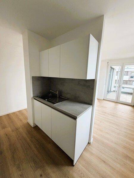 Penthouse-Traum mit Münsterblick! Fantastische 2-Zi-Wohnung mit gemütlicher Loggia – Neu-Ulm – Vorschaubild 3