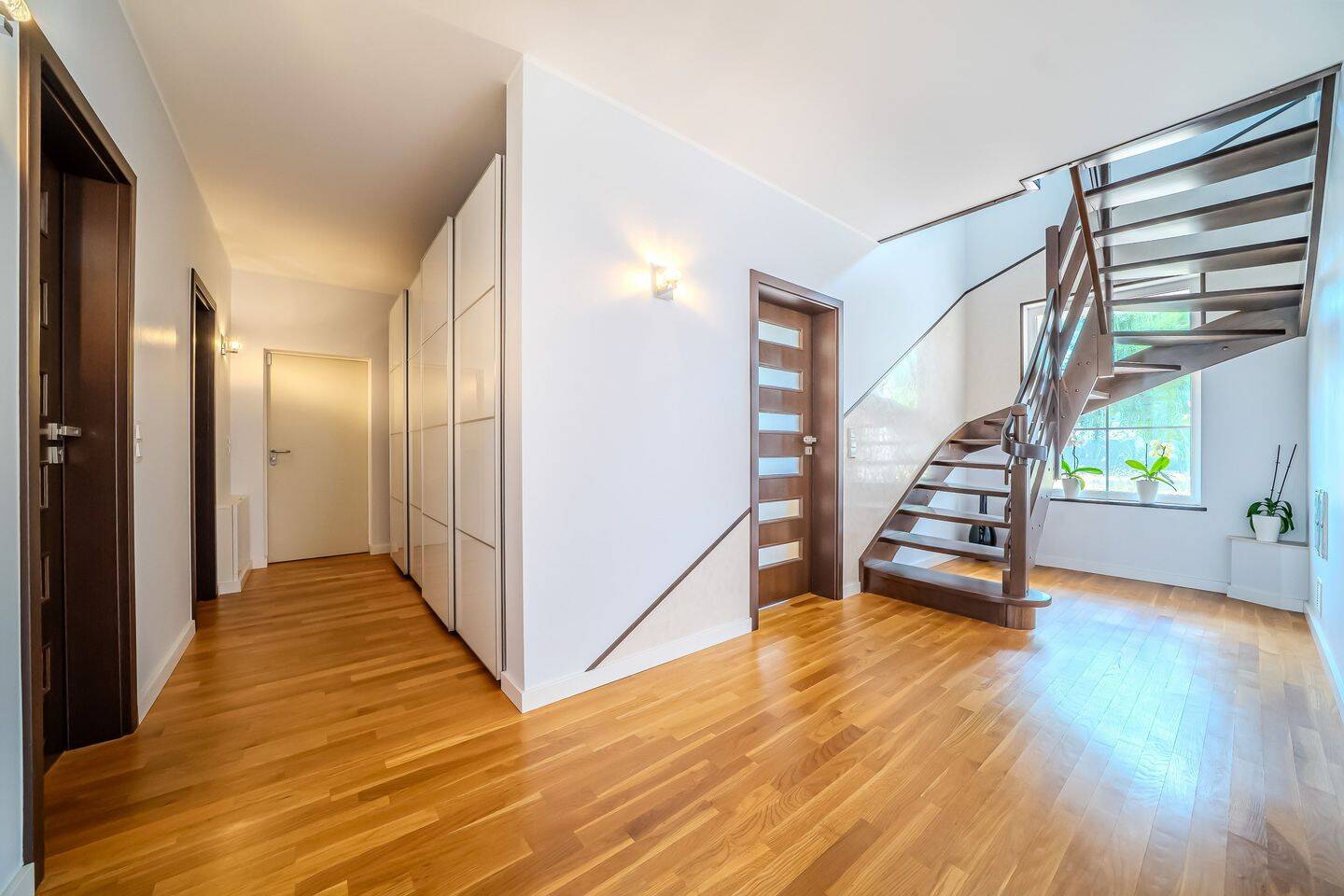 Exklusive Gelegenheit ! Klassische Stadtvilla mit Garage und großzügigem, parkähnlichen Grundstück in gewachsener Wohnlage – Velten – Vorschaubild 2