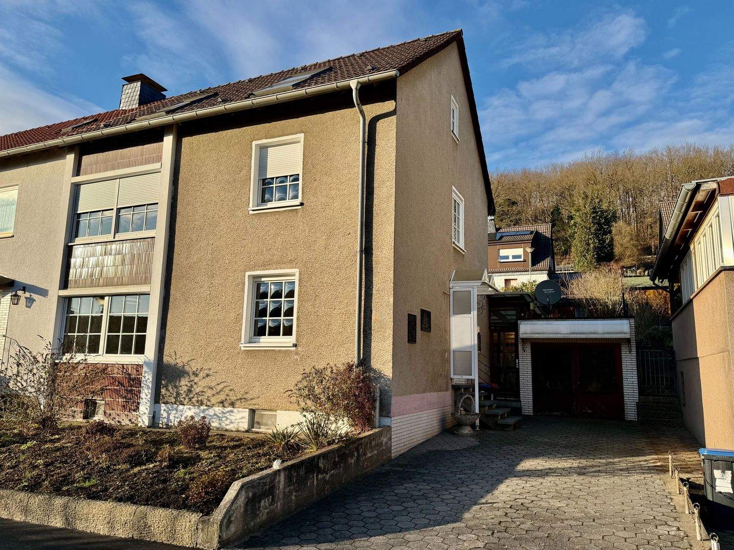 EIN MODERNES FAMILIENPARADIES ZUM VERLIEBEN UND EINZIEHEN !!! – Hagen – Bild 1 von 9
