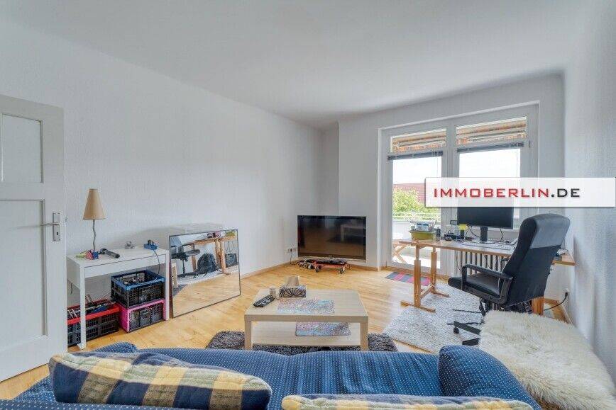 IMMOBERLIN.DE - Freundliche Altbauwohnung mit Balkonloggia zwischen City-West & Grunewald – Berlin – Bild 1 von 9
