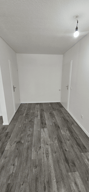 Frisch renovierte 4-Zimmer-Wohnung mit Balkon! – 45279 Essen – Vorschaubild 2