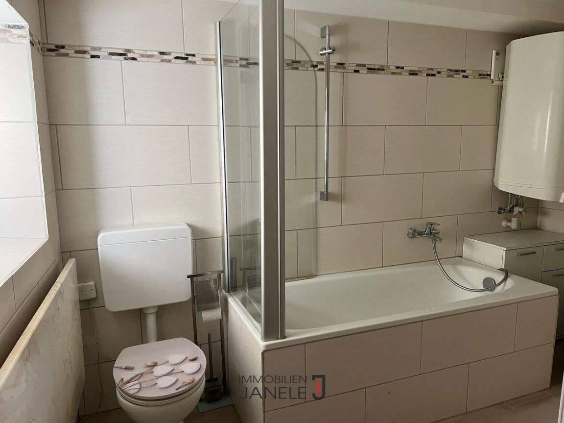 Wohnen im Äußeren Stadtwesten von Regensburg: Renovierungsbedürftige Doppelhaushälfte mit kleinen Grundstück – Regensburg – Vorschaubild 6