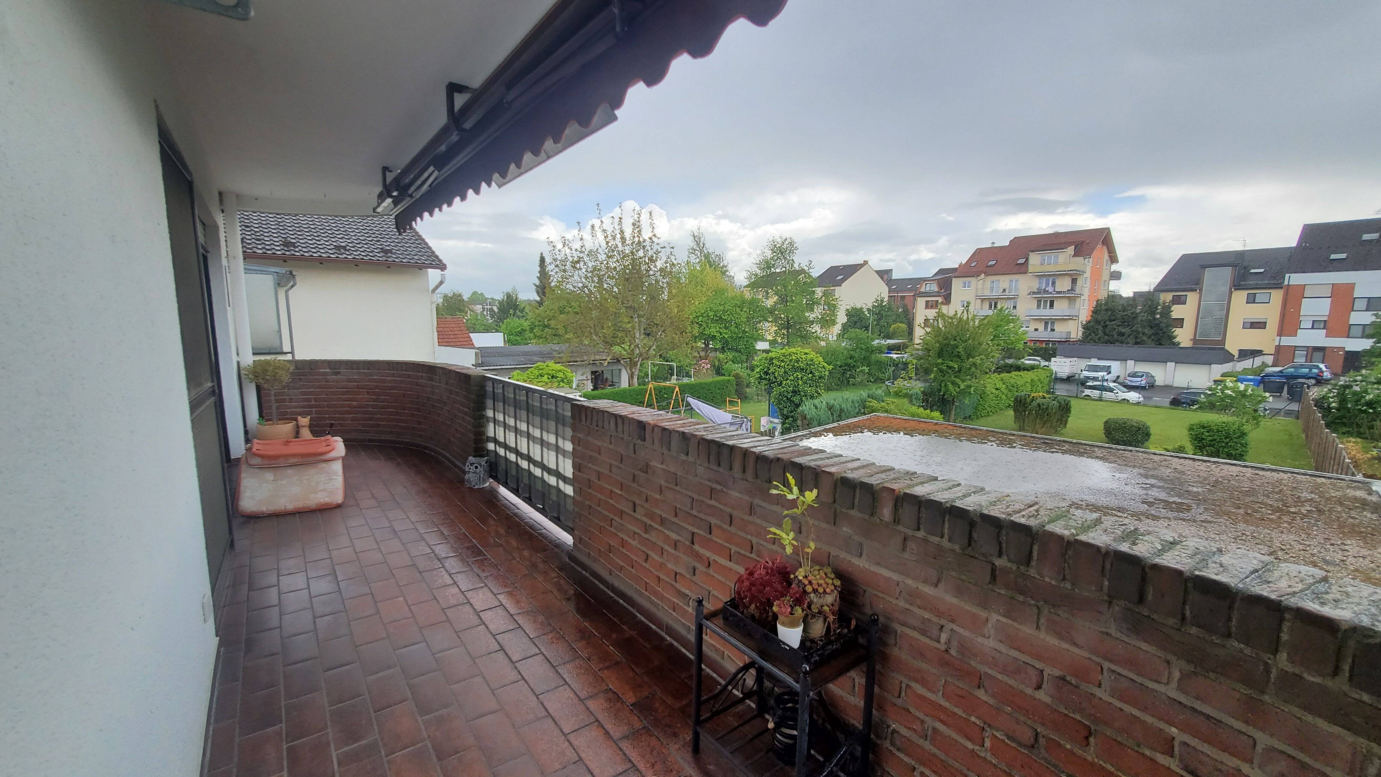 Helle und großzügige 3 Zi. Whg. in Top Lage mit Balkon, Kamien und Garage