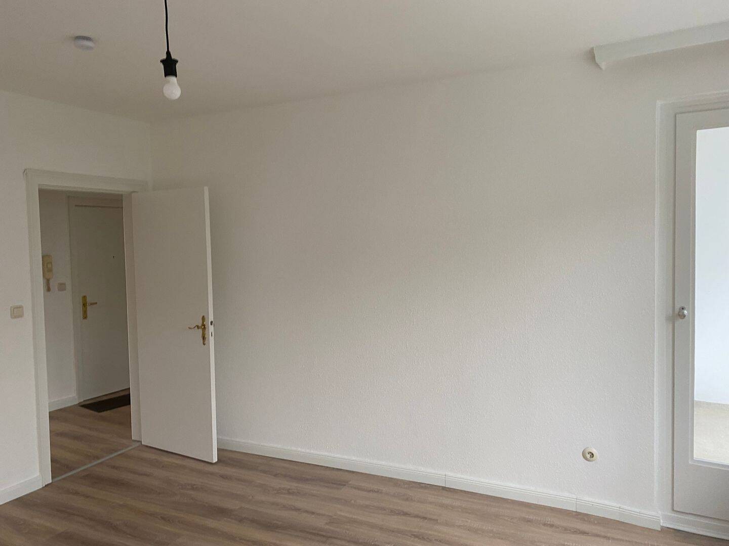 Helle 2-Zimmer Wohnung mit Balkon – Hamburg – Vorschaubild 2