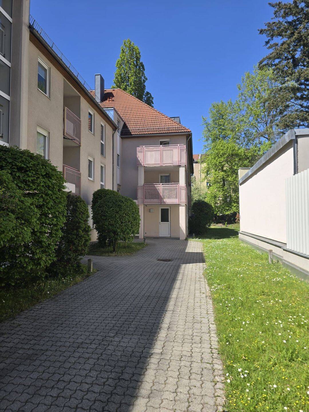 1-Zi-Wohnung für Studenten und Young Professionals in Veilhof, Einbauküche, Balkon