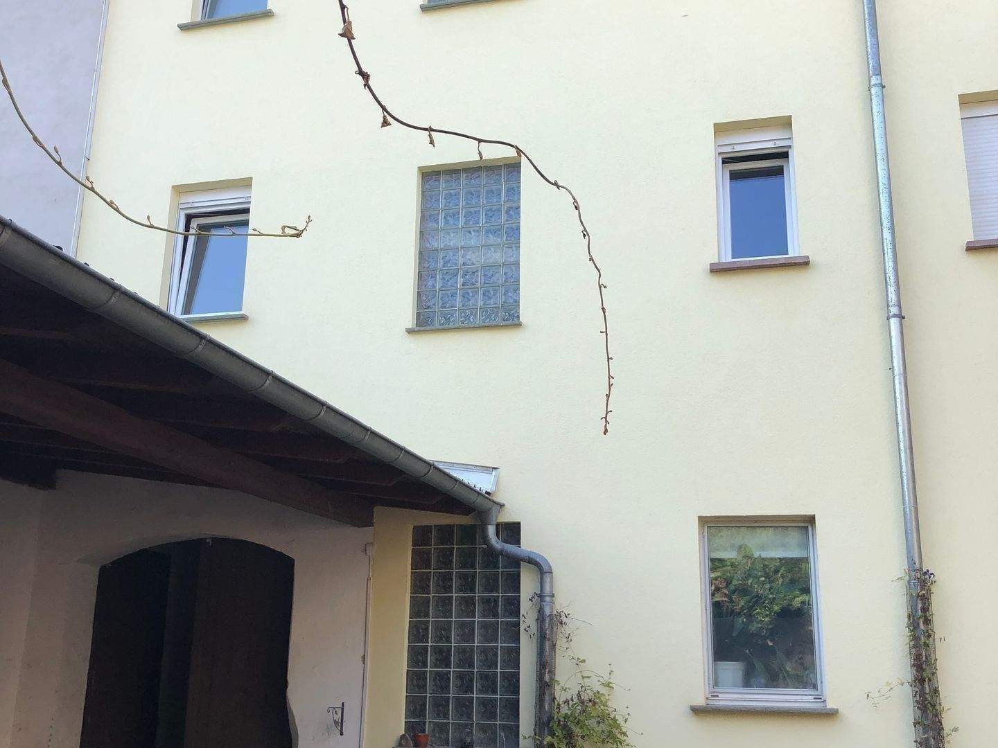 APOLDA – Teilsaniertes Mehrfamilienhaus mit viel Potential durch Ausbaureserven, Nebengelaß und Zufahrt – Apolda – Vorschaubild 8