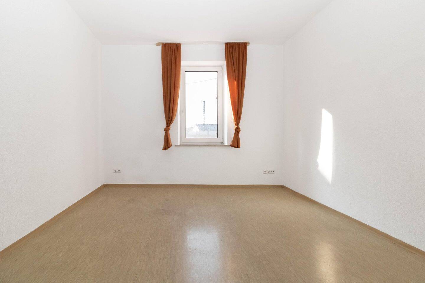 *RESERVIERT* LESEN: ABVERKAUF VON 8 WOHNUNGEN* - LEERSTEHEND & VERMIETET - TOP PREIS VON PRIVAT