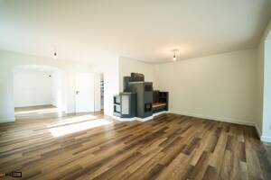 Stilvolle Erdgeschosswohnung mit großem Garten, Terrasse & Wintergarten - Erstbezug nach Sanierung – 90768 Fürth – Vorschaubild 3