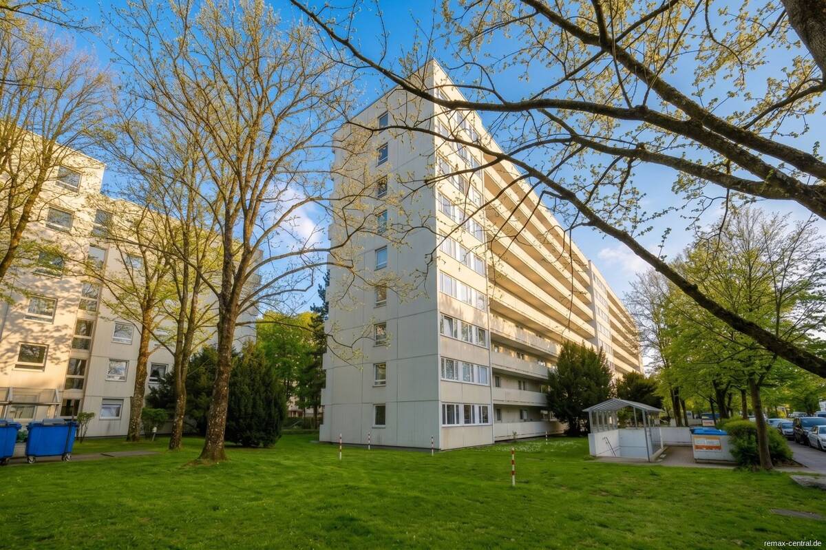 RE/MAX - 2-Zimmer Whg. nähe Olympia-Einkaufs-Zentrum! – 80993 München – Bild 1 von 9