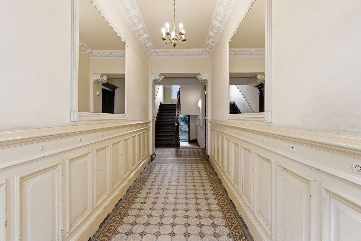 Altbau-Dachgeschoss Fidicinstraße - Investmentchance mit starkem Wertsteigerungspotenzial – Berlin – Vorschaubild 3