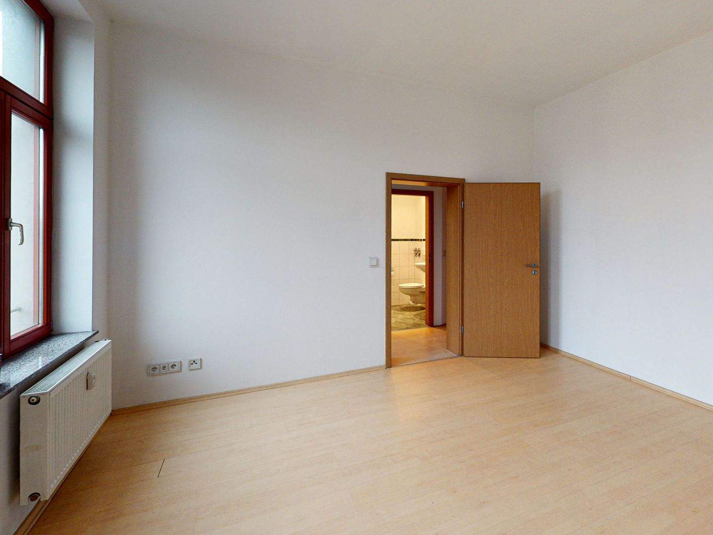 Charmantes 1-Zimmer-Apartment mit Einbauküche – Halle (Saale) – Vorschaubild 3